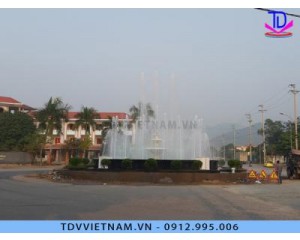 Đài phun nước vòng xuyến (đảo giao thông) cạnh trường chính trị tỉnh Hòa Bình