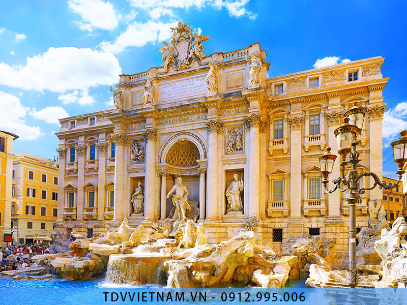 Đài phun nước Trevi - Tuyệt tác kiến trúc thành Rome 1