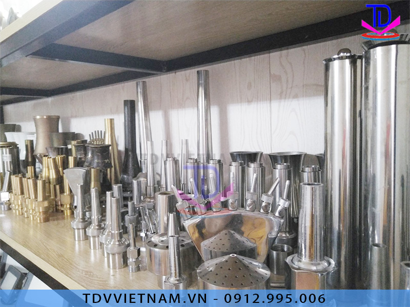Các mẫu vòi phun nước trưng bày tại Công ty TDV4